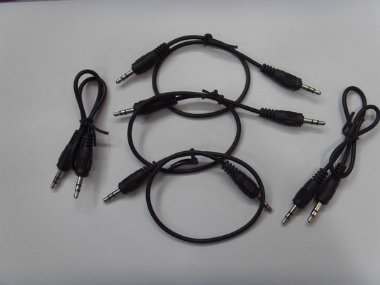 OEM 12V iPhone 4のiPADのための黒い小型USB車の充電器のアダプターのケーブルキット